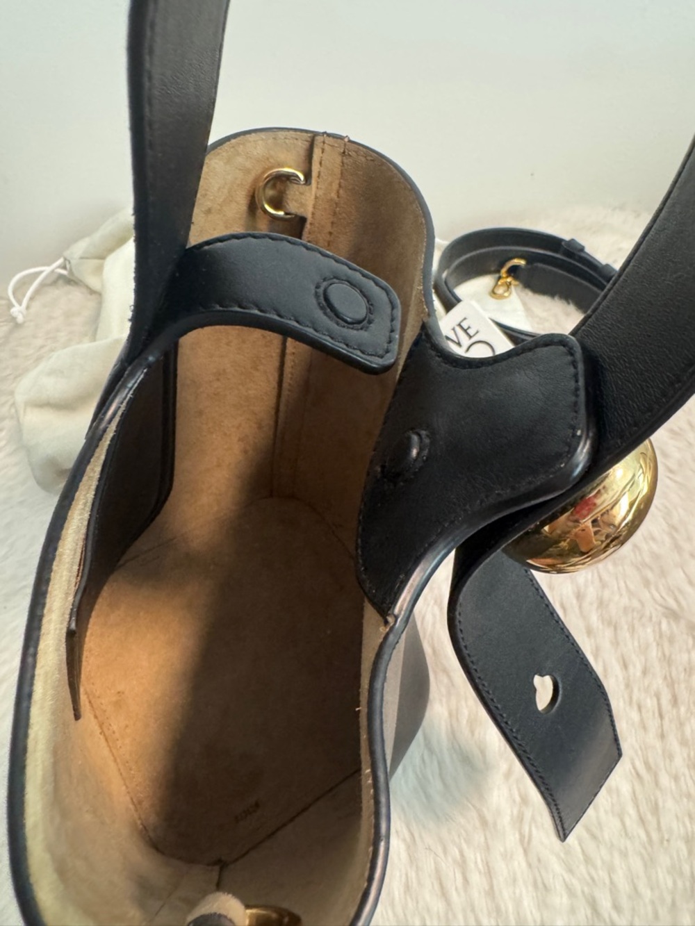 Loewe Pebble Bucket/Crossbody Bag - Picture 10 of 14